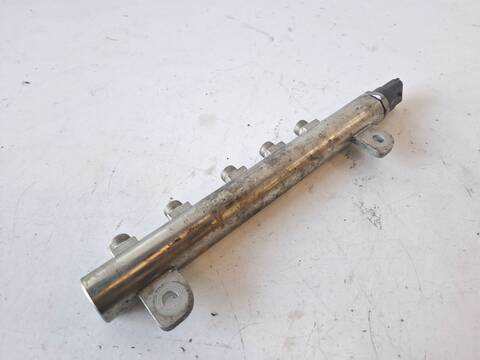 Foto 2ª: Rampa Inyectora Fiat Multipla 1.9 JTD 105CV 77KW NUEVO MULTIPLA 186) 186A8000 (2005)