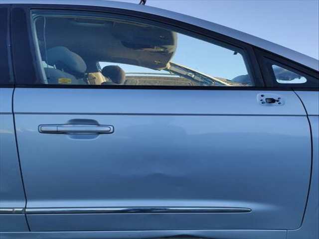 Foto 2ª: Puerta Delantera Derecha Ssangyong Rodius XDI PREMIUM 155CV 114KW (2005)
