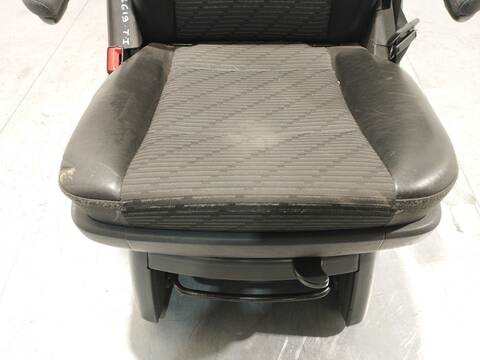 Foto 3ª: Asientos Traseros Volkswagen Multivan 1.9 TDI 85CV 63KW [AXC] (2012)