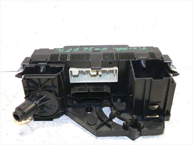 Foto 3ª: Mando Calefacción A. A. Volkswagen Golf 1.4 G SERIE 5, 2004-2008 [BCA] (2005)