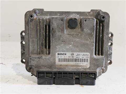 Foto 2ª: Centralita Motor ECU Renault Master 3.0 DCI 140 HD0S FD0S HD1S) 136CV 100KW FURGON [ZD3 202] (2006)