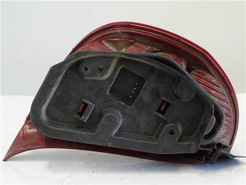 Foto 2ª: Piloto Trasero Derecho Citroen C5 2.0 HDI DCRHZB DCRHZE) BERLINA 109CV 80KW [RHZ (DW10ATED)] (2002)