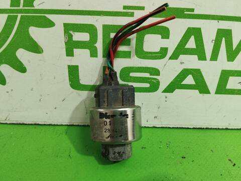 Foto 1ª: Caja Reles Fusibles Volkswagen Golf 1.9 DIESEL 64CV [AEY] (1991)