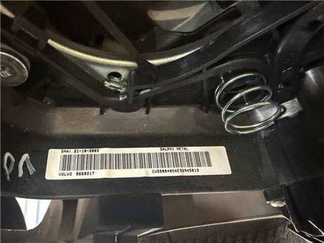 Foto 3ª: Volante Volvo XC 90 2.4 D5 (7 ASIENTOS) [2.4 LTR. - 120 KW DIESEL CAT] [D 5244 T]