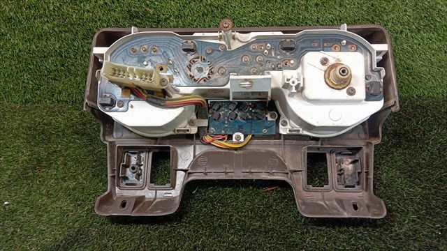 Foto 2ª: Cuadro de Instrumentos Mitsubishi Pajero 2.6 G L042 CABRIO [4G54] (1984)