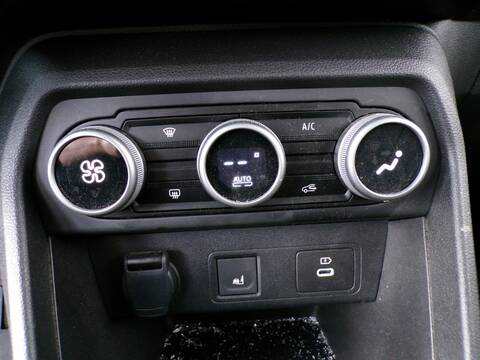 Foto 1ª: Mando Climatizador Dacia Sandero H4DF4 (2024)