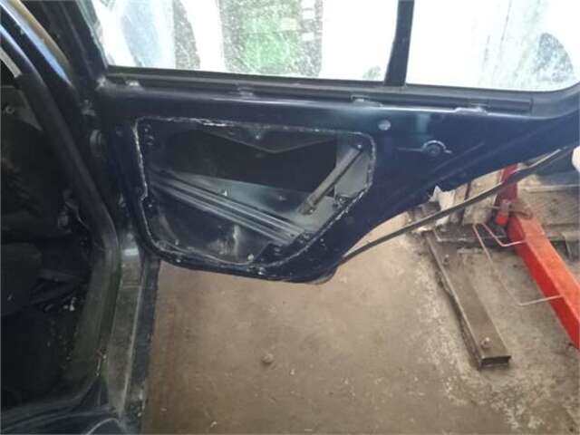 Foto 3ª: Puerta Trasera Derecha Volkswagen Golf 1.9 TDI [AJM]