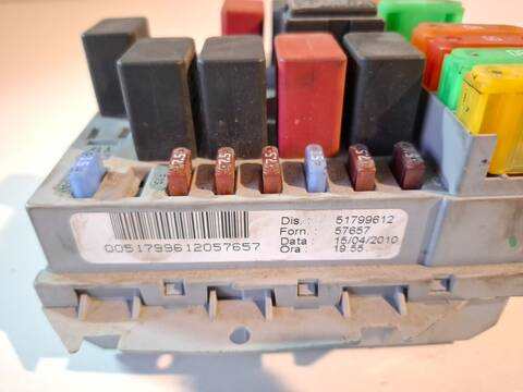 Foto 3ª: Caja Reles Fusibles Lancia Musa ARGENTO 1 CAT 77CV (2007)