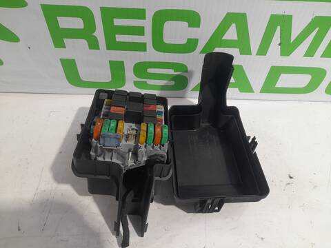 Foto 2ª: Caja Reles Fusibles Iveco Daily 3.0 DIESEL 146CV 107KW CAJA CERRADA [D/ F1CE0481FA] (2007)