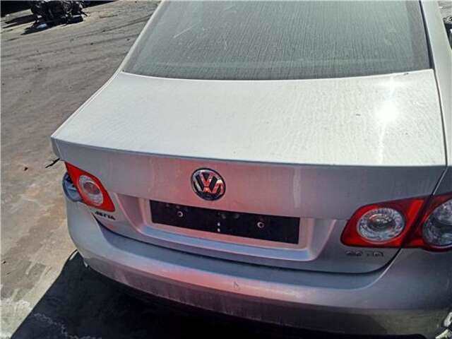 Portón Volkswagen Jetta 1.9 EDITION [1.9 LTR. - 77 KW TDI]