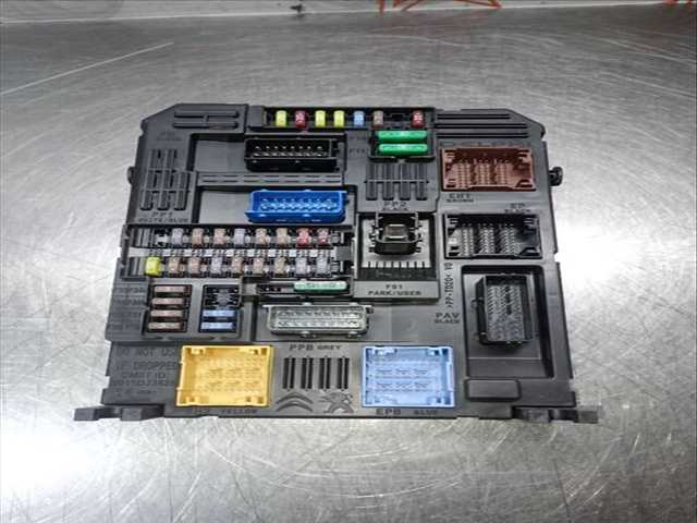 Caja Reles Fusibles Toyota Proace COMBI L1 VX 102CV 75KW