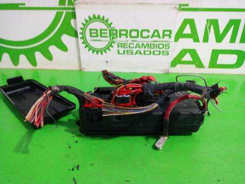 Foto 3ª: Caja Reles Fusibles Opel Vectra GTS 125CV [Y22DTR] (2002)