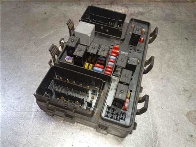 Foto 3ª: Caja Reles Fusibles Ford Mondeo 2.0 ST-LINE [2.0 LTR. - 110 KW TDCI CAT]