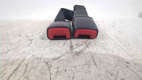 Foto 1ª: Cinturón Trasero Central Toyota Auris 1.6 ZRE151_) 124CV [1ZR-FE] (2006)