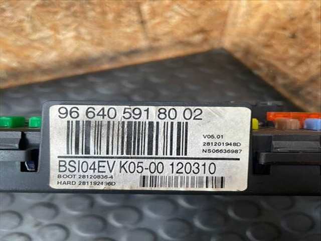 Foto 3ª: Caja Reles Fusibles Peugeot 308 1.6 HDI FAP CAT 9HZ - DV6TED4) 109CV (2008)