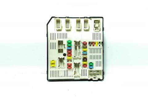Foto 3ª: Caja Reles Fusibles Renault Megane DYNAMIQUE 1 DCI DIESEL FAP 110CV (2009)