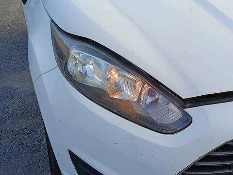Faro Derecho Ford Fiesta UGJC