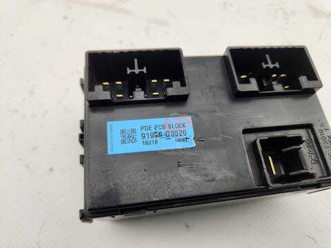 Foto 3ª: Caja Reles Fusibles Hyundai i30 KLASS 95CV 70KW [D4FB] (2017)