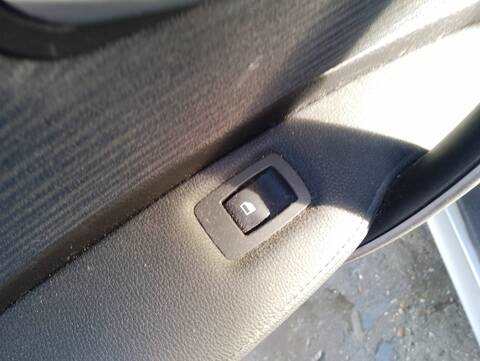 Foto 4ª: Botonera Elevalunas Bmw Serie 1 114 118D BERLINA 143CV 105KW [N47D20A] (2008)