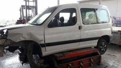 Foto 2ª: Centralita Motor ECU Peugeot Partner COMBI PRO 69CV 51KW [WJYDW8B] (2004)