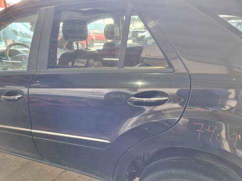 Foto 1ª: Puerta Trasera Izquierda Mercedes Clase ML 320 3.0 CDI W164) 224CV 165KW 164.122) [OM642940] (2005)