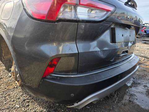 Foto 2ª: Paragolpes Trasero Ford Kuga TREND HYBRID 150CV 110KW (2020)