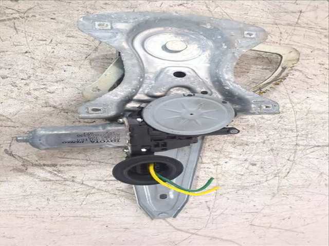 Foto 2ª: Elevalunas Manual Trasero Izquierdo Toyota Auris 1.6 ZRE151_) 124CV [1ZR-FE] (2006)