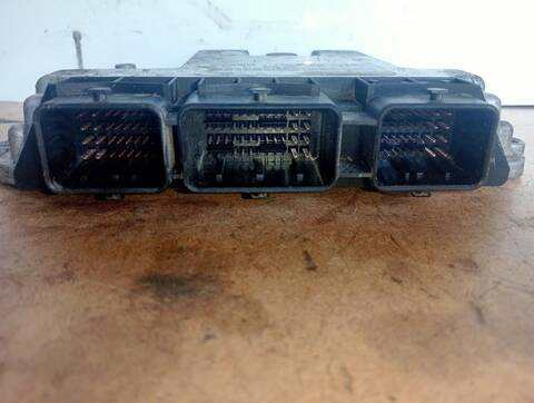 Foto 2ª: Centralita Motor ECU Nissan Primastar CAJA CERRADA BATALLA CORTA 2 7T 101CV [F9Q760] (2002)