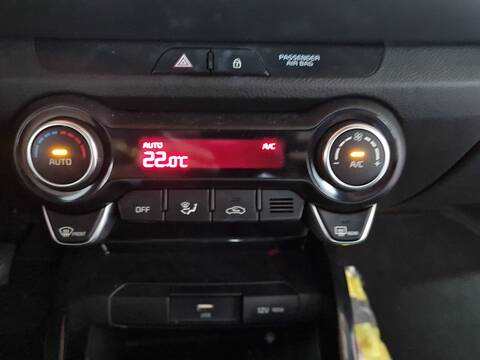 Foto 2ª: Mando Climatizador Kia Stonic 1.0 T-GDI ECO-DYNAMICS 101CV 74KW [G3LF] (2023)