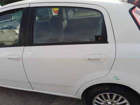 Foto 4ª: Puerta Trasera Izquierda Fiat Punto DYNAMIC 75CV 55KW [199A9000] (2013)