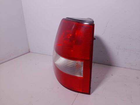 Foto 3ª: Piloto Trasero Derecho Kia Sorento 2.5 CRDI ACTIVE 170CV 125KW [D4CB] (2007)