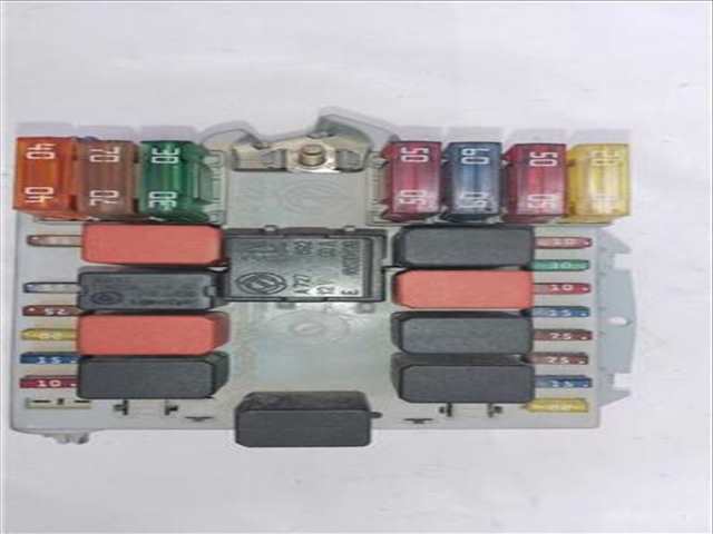 Caja Reles Fusibles Fiat Punto 1.2 16V GO 59KW 16V CAT