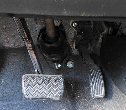 Foto 2ª: Pedal Freno Toyota Auris HYBRID ACTIVE 136CV 100KW (2011)