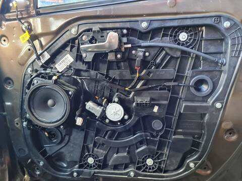 Elevalunas Eléctrico Delantero Derecho Kia Carens BASIC 135CV 99KW
