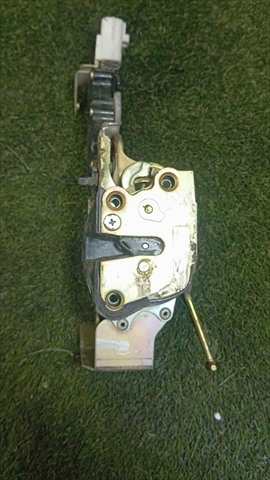 Cerradura Puerta Trasera Izquierda Toyota 4 Runner 3.0 T DIESEL