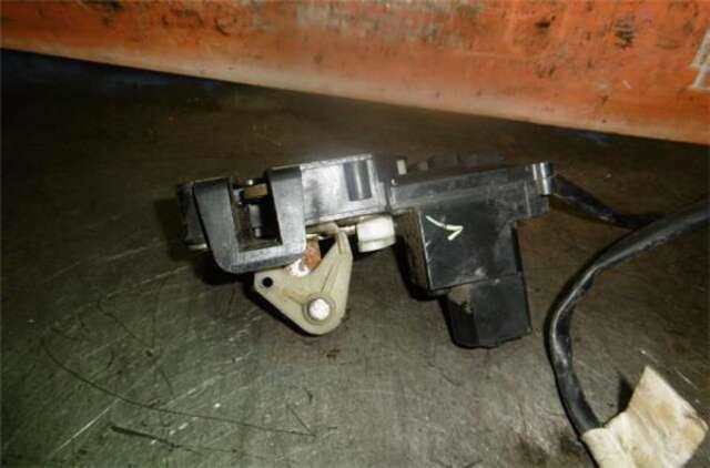 Foto 3ª: Cerradura Puerta Delantera Derecha Rover Serie 25 1.6 CLASSIC (3-PTAS.) [1.6 LTR. - 80 KW 16V CAT] [16K4F]