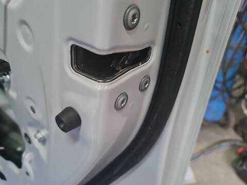 Cerradura Puerta Delantera Derecha Toyota Yaris MXPJ1) 1.5 HYBRID 92CV
