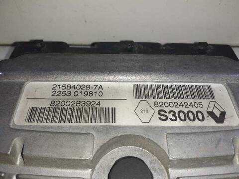 Foto 3ª: Centralita Motor ECU Renault Megane BERLINA 82CV 60KW II BERLINA 5P [K4M760] (2002)