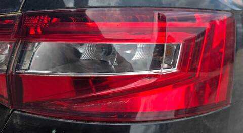 Piloto Trasero Derecho Skoda Superb ACTIVE 150CV 110KW