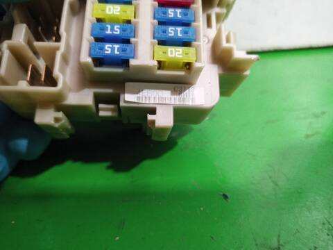 Foto 3ª: Caja Reles Fusibles Nissan Qashqai ACENTA 140CV [HR13DDT] (2013)