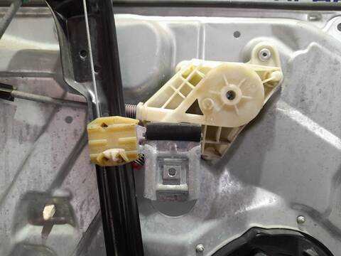 Foto 3ª: Elevalunas Eléctrico Delantero Derecho Volkswagen Transporter 1.9 TDI CAT T5 BUS AXB) [BRS] (2008)