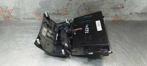 Foto 3ª: Mando Climatizador Ssangyong Tivoli CRYSTAL 4X2 116CV 85KW [673910] (2015)