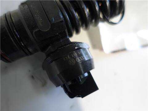 Foto 2ª: Inyectores Volkswagen Golf 1.9 TDI BERLINA 101CV 74KW [ATD] (2002)