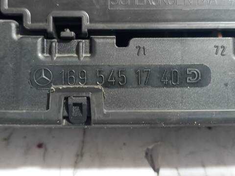 Foto 3ª: Caja Reles Fusibles Mercedes Clase A 140 A 200 CDI 169.008) 140CV 103KW [OM640941] (2004)