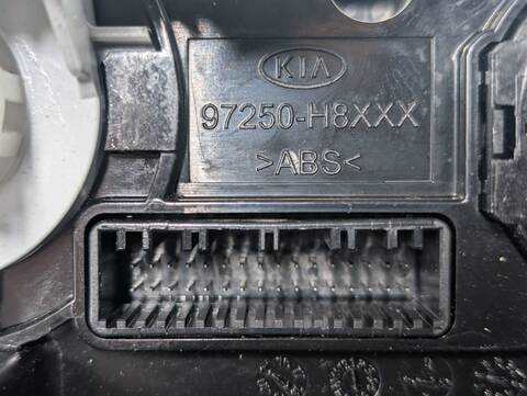 Foto 3ª: Mando Climatizador Kia Stonic D4FE (2019)