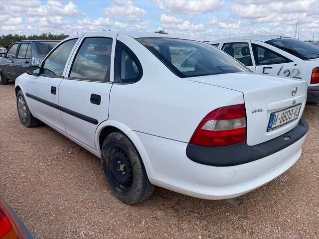 Foto 2ª: Puerta Trasera Izquierda Opel Vectra 1.6 GASOLINA 100CV [X16XEL] (1997)