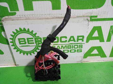 Foto 3ª: Caja Reles Fusibles Renault Laguna RENAULT LAGUNA III GRANDTOUR 109CV [K9K780] (2007)