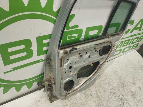 Foto 3ª: Puerta Trasera Derecha Renault Clio 1.5 DCI DIESEL 65CV 48KW [K9K700 / K9K704] (2002)