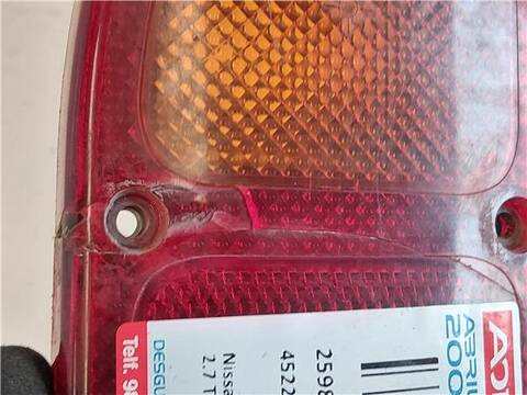 Foto 4ª: Piloto Trasero Izquierdo Nissan Terrano 2.7 TDI 4WD 125CV 92KW [TD27TI] (1999)