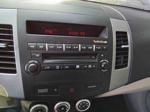 Foto 3ª: Sistema Audio Radio CD Mitsubishi Outlander 2.0 DI-D INTENSE 140CV 103KW [BSY] (2007)